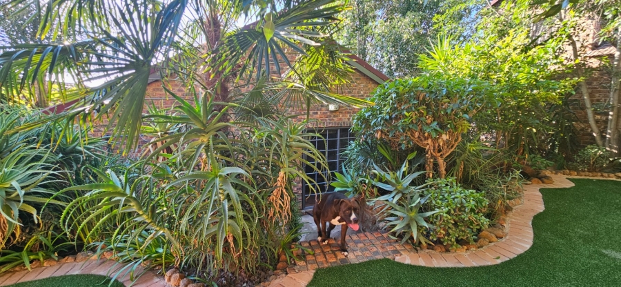 5 Bedroom Property for Sale in Langenhovenpark Free State